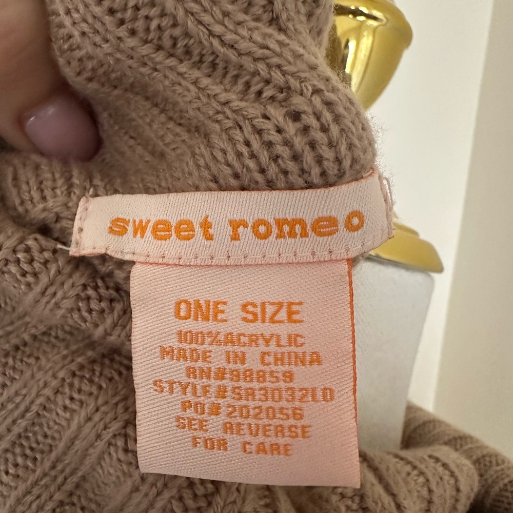 Sweater Poncho- One Size - Picture 6 of 7